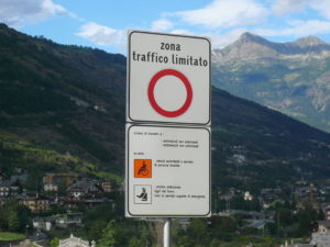 The sign for a ZTL. The second sign specifies a few exceptions, such as vehicles for the handicapped and emergency vehicles.